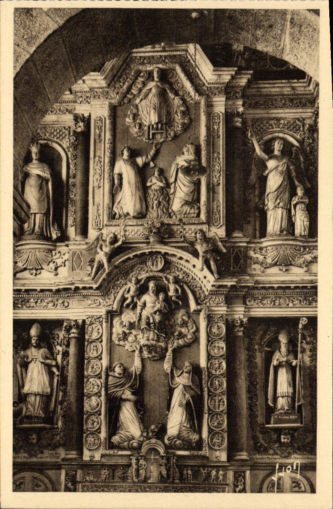 VINTAGE POSTCARD Holy Thegonnec Retable Of the ND Furnace bridge of the Rosary