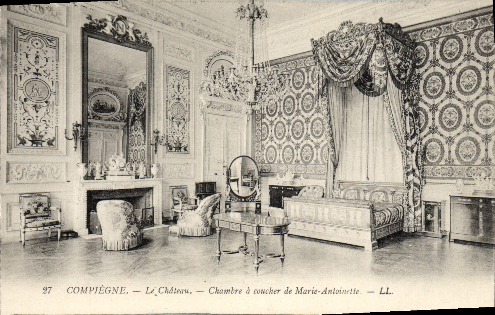 CPA Compiegne Le Chateau Chambre A Coucher De Marie Antoinette