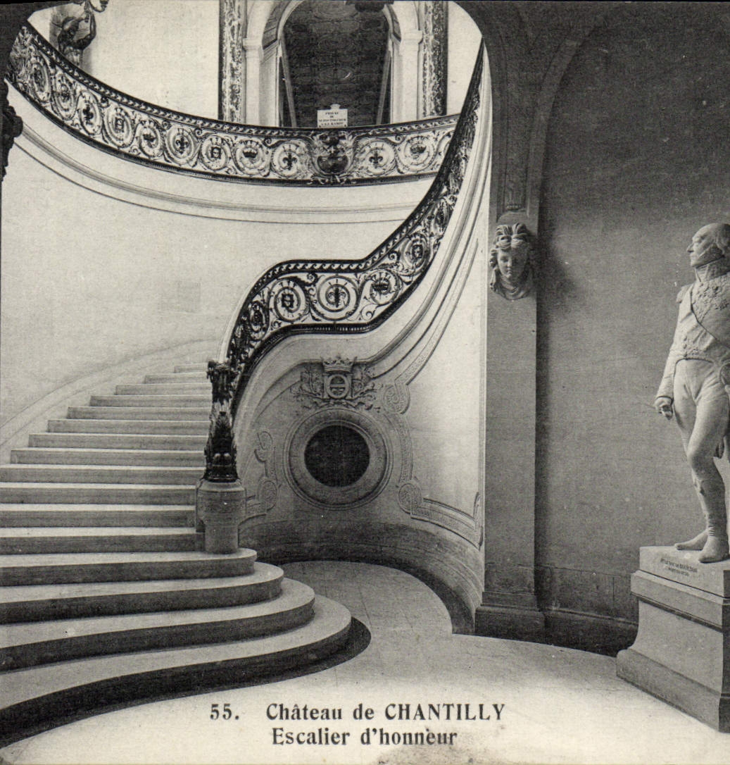CPA Chateau de Chantilly Escalier d'honneur