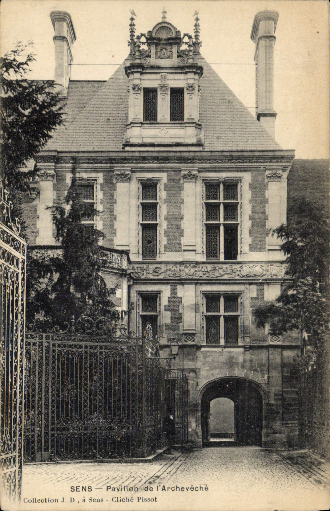 POSTAL Sens House De I' Archeveche de la VENDIMIA