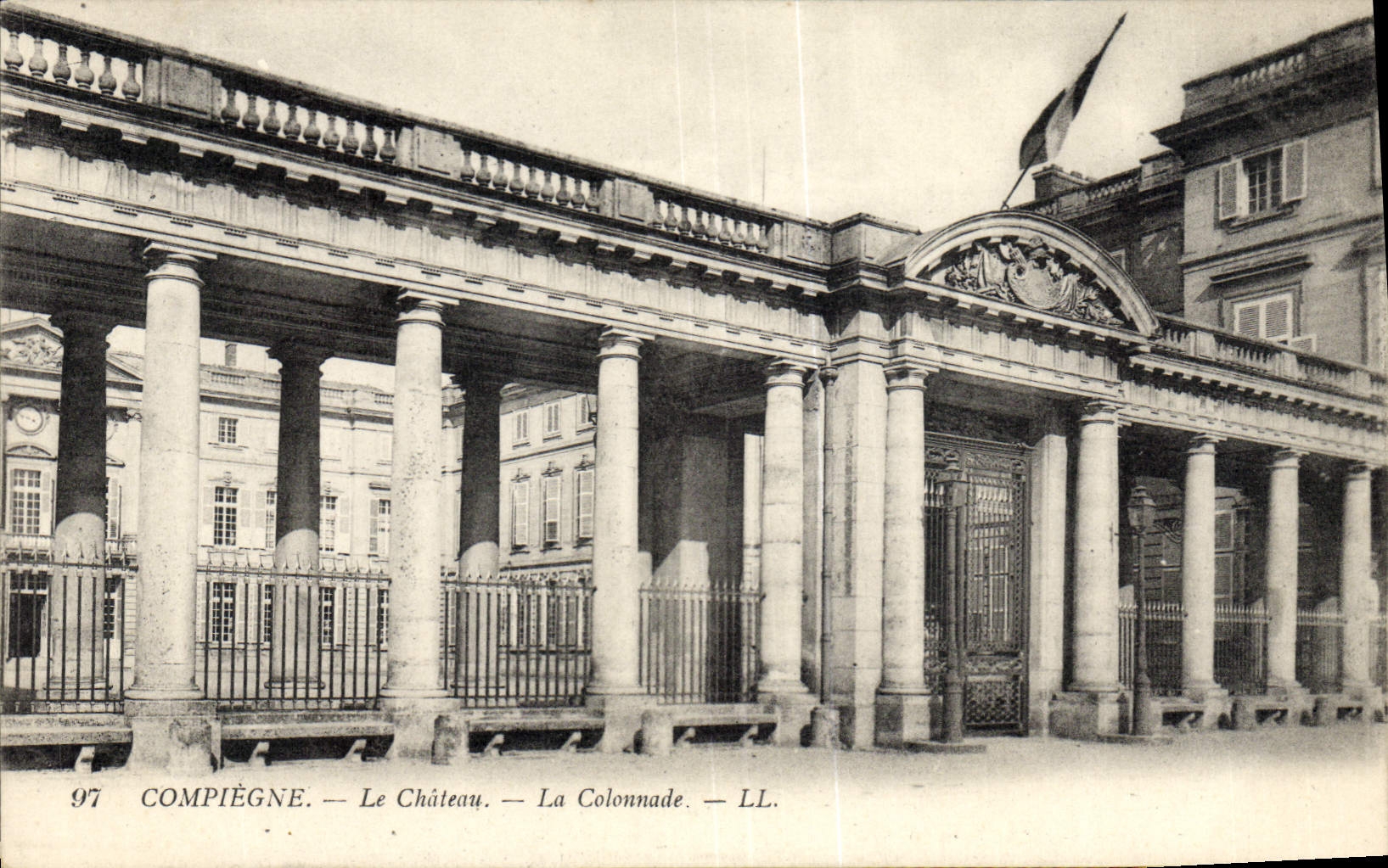VINTAGE POSTCARD Compiegne the Castle the colonnade