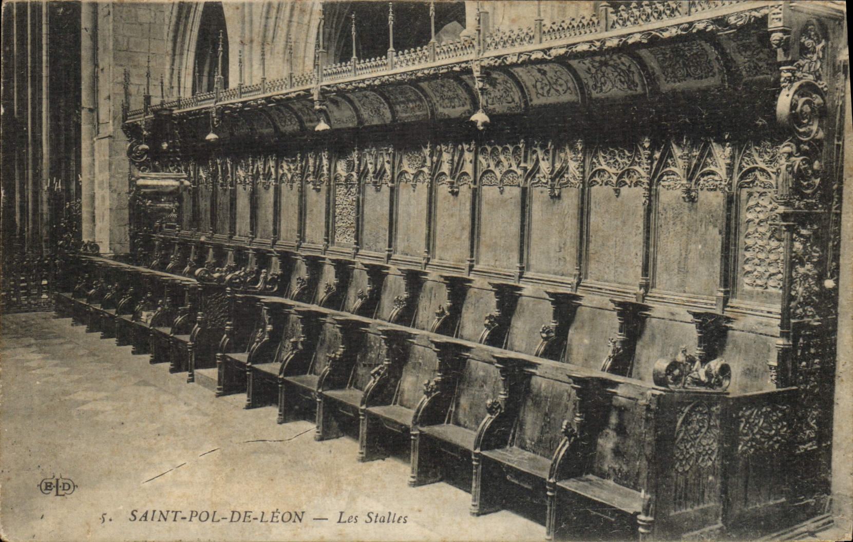 VINTAGE POSTCARD Holy pol. Of Leon Stalls