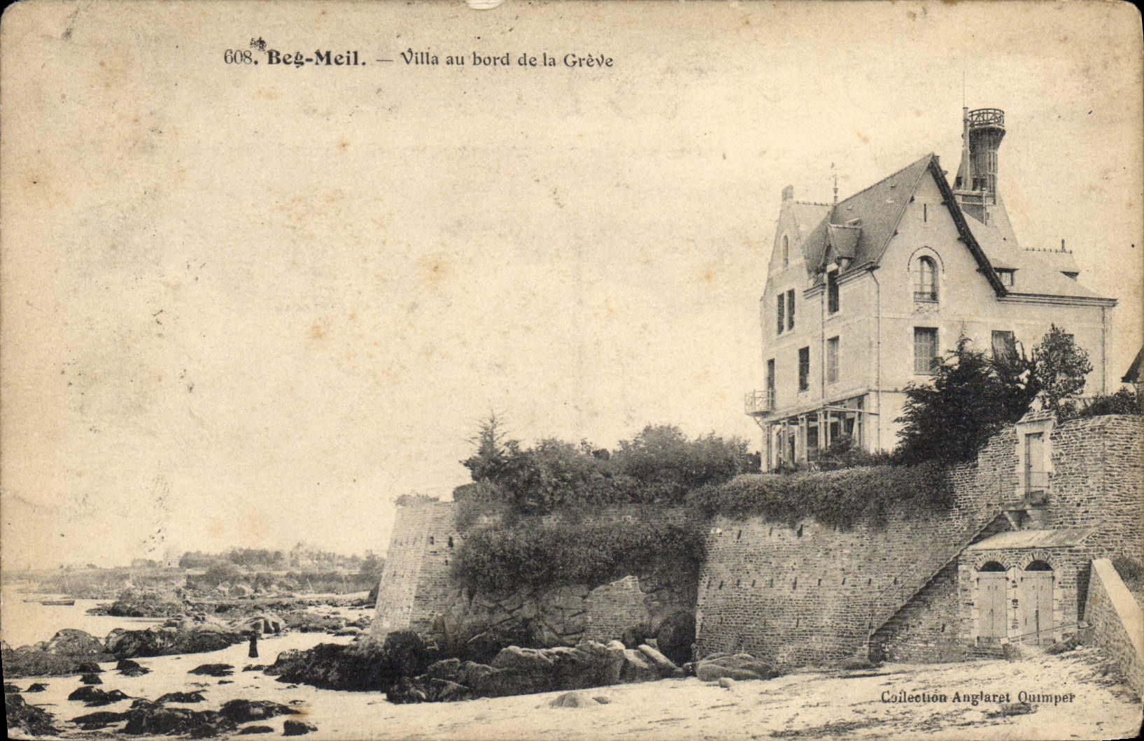 VINTAGE POSTCARD Beg Meil Villa at the edge of the Strike