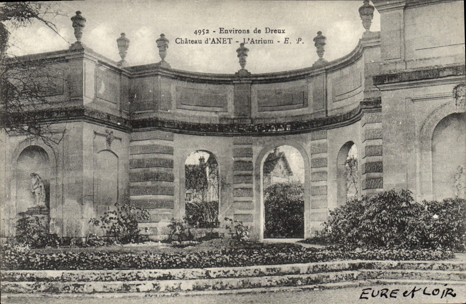 Castillo D Anet de Dreux de la POSTAL de la VENDIMIA el atrio