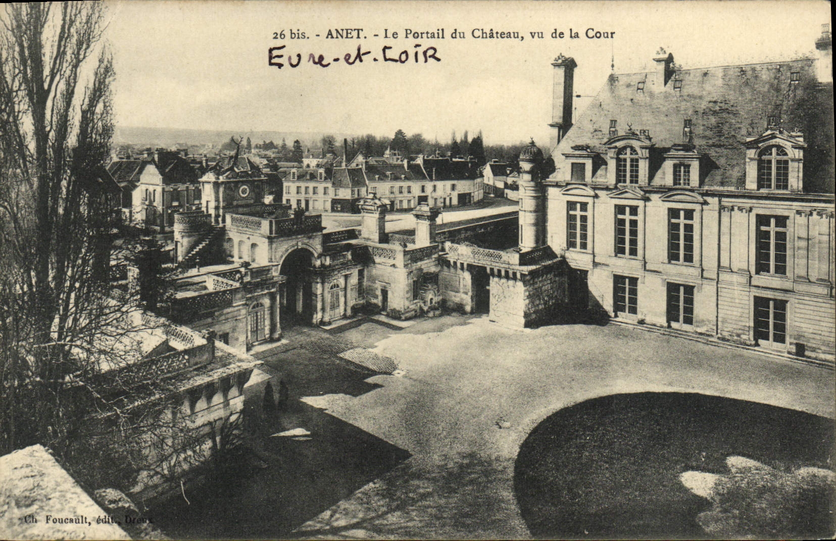 CPA Anet Le Portail Du Chateau Vu De La Cour