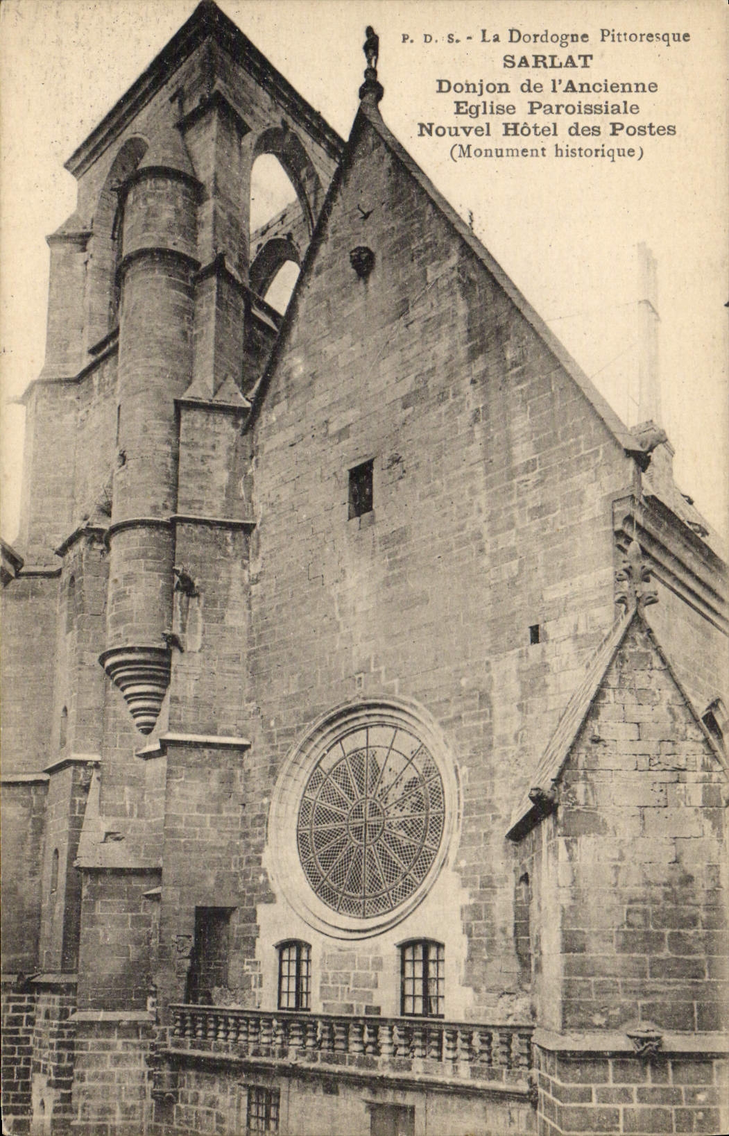 VINTAGE POSTCARD Sarlat Keep Of the old parish church New Post office building