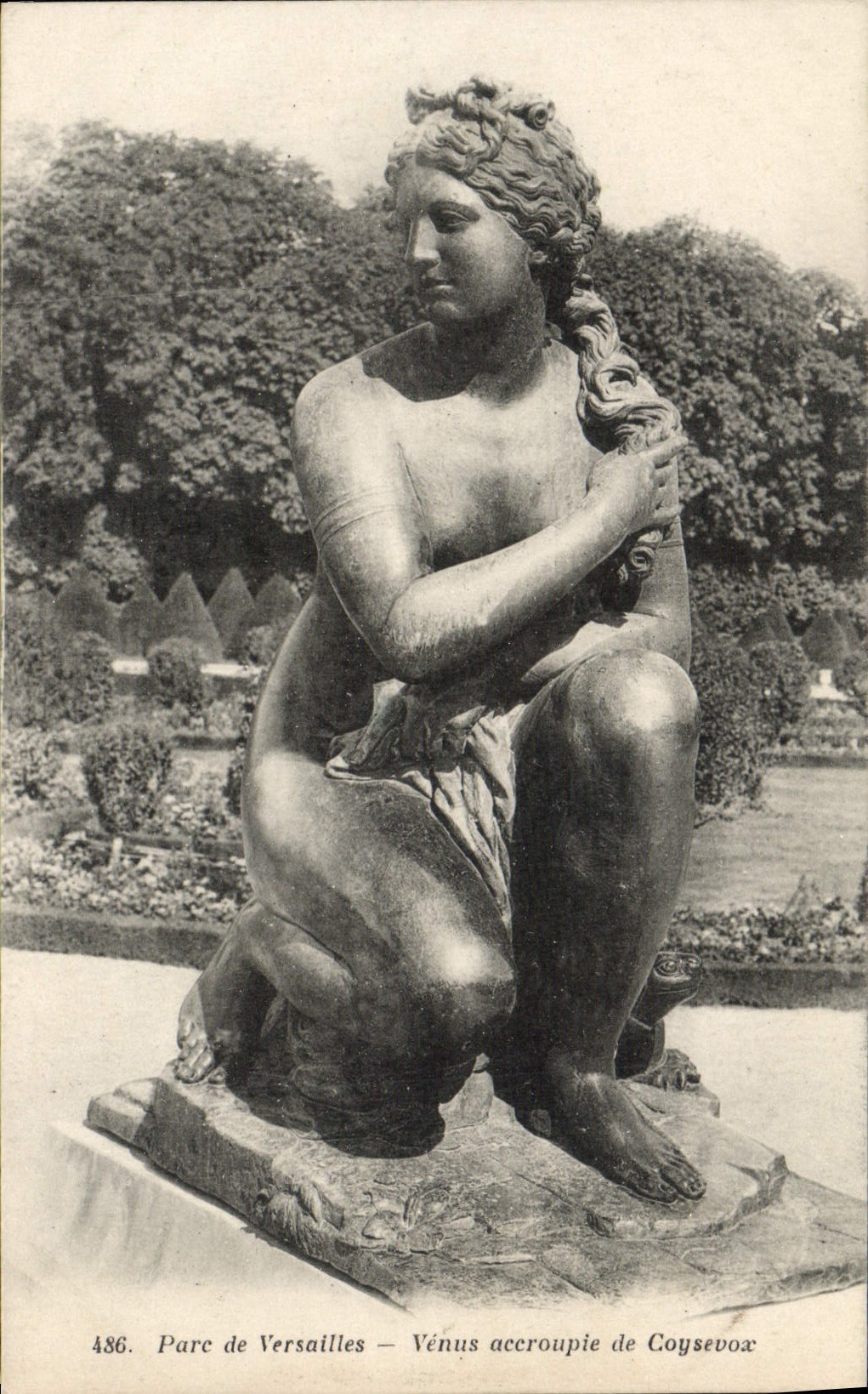 El parque de la POSTAL de la VENDIMIA de Versalles viene De puesto en cuclillas Coysevox