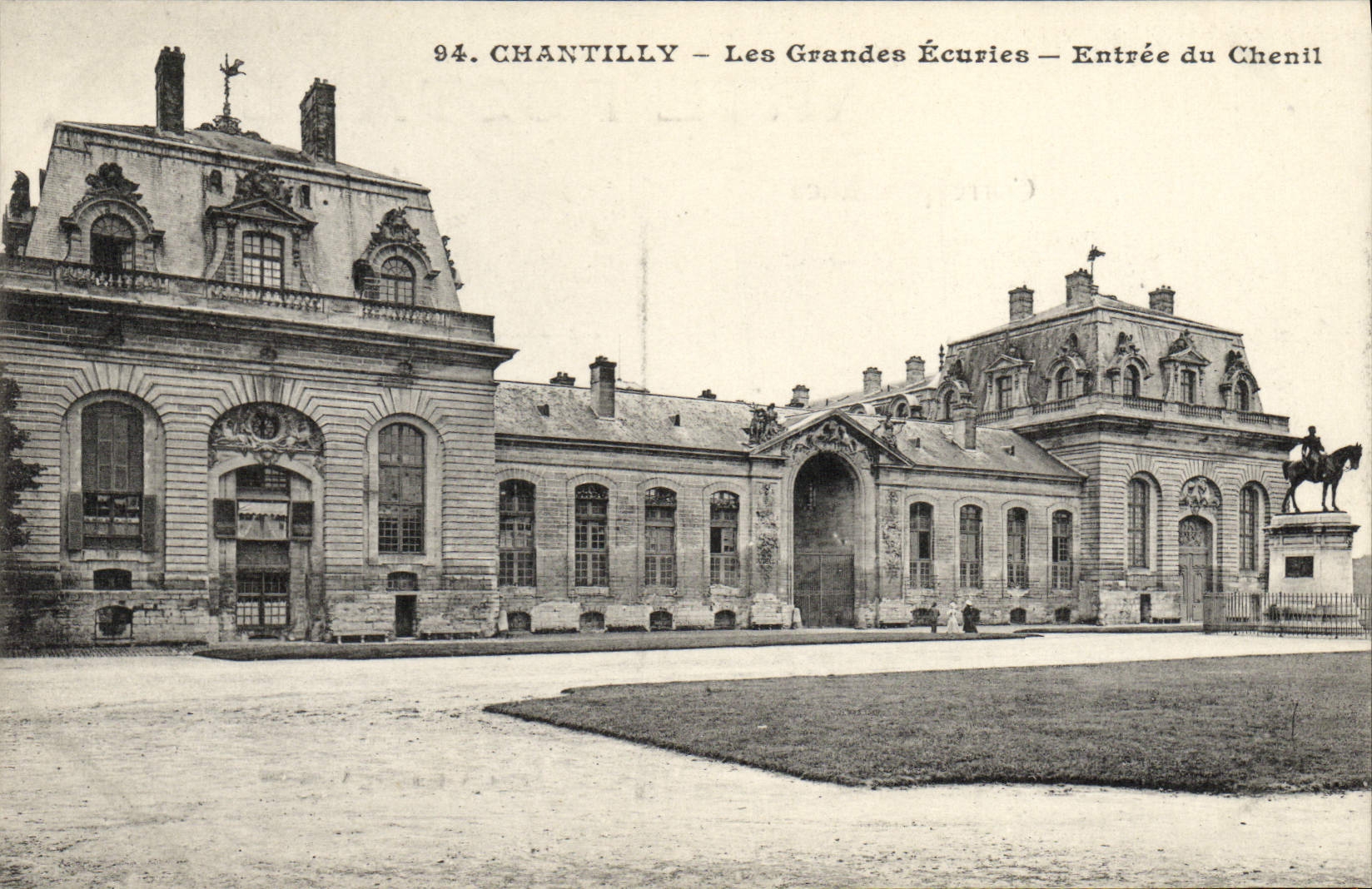 CPA Chateau Les Grandes Ecuries Entree Du Chenil