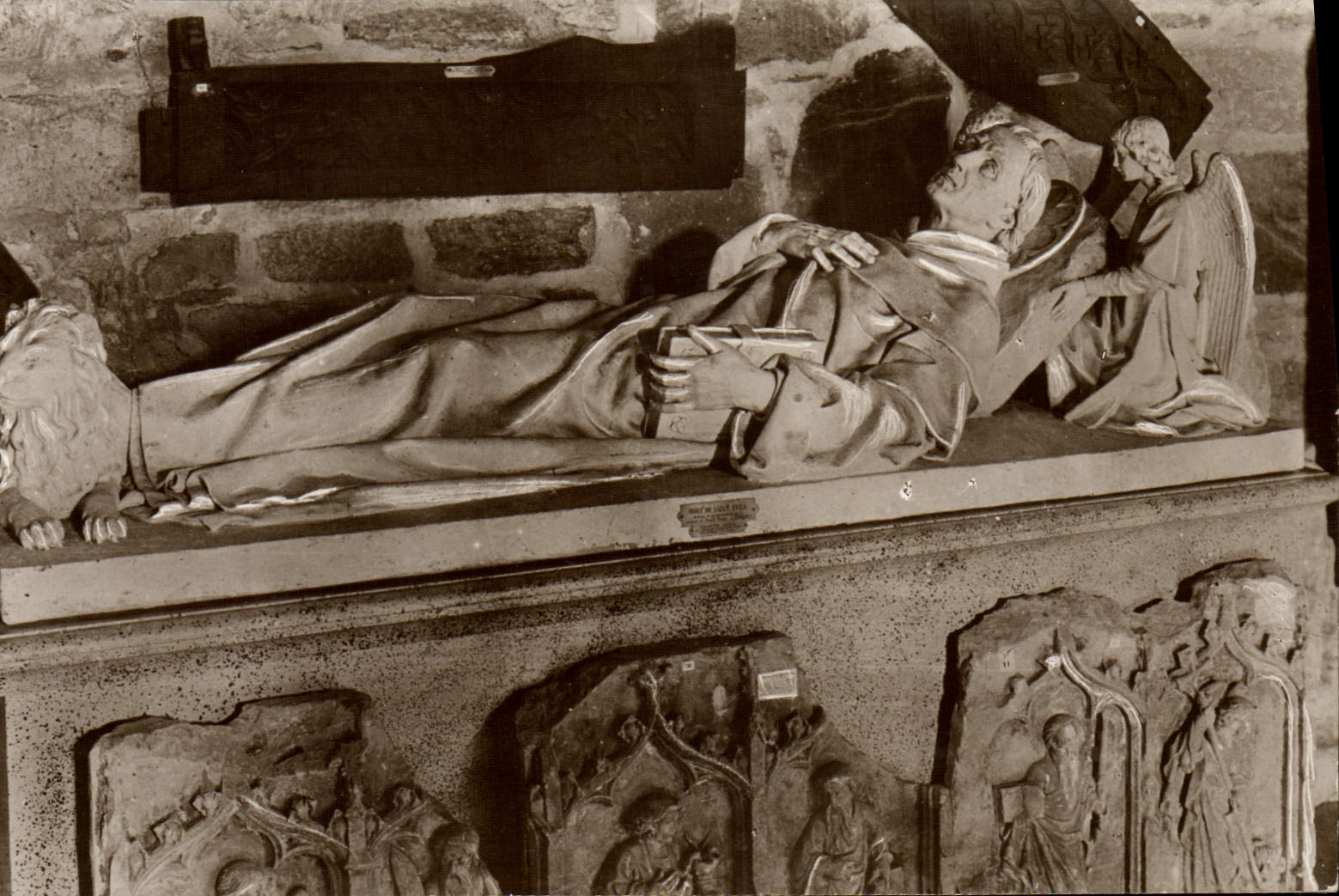 CPA Treguier Interieur De La Cathedrale Tombeau de Saint Yves Patron des avocats