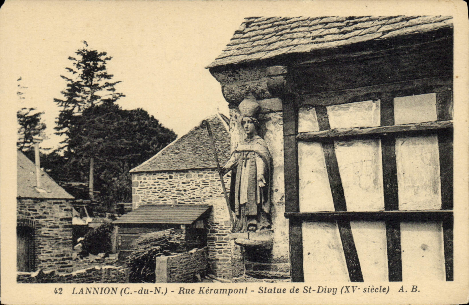 CPA Lannion Rue Kerampont Statue De St Divy