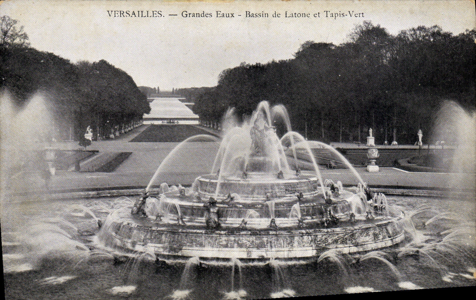 CPA Versailles Grandes Eaux Bassin De Latone et tapis vert