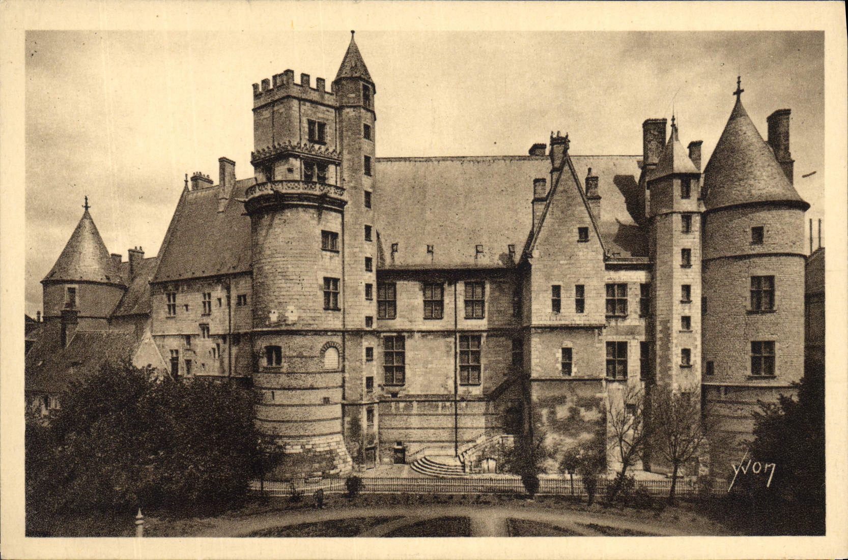 VINTAGE POSTCARD Bourges Hotel Of Jacques Heart