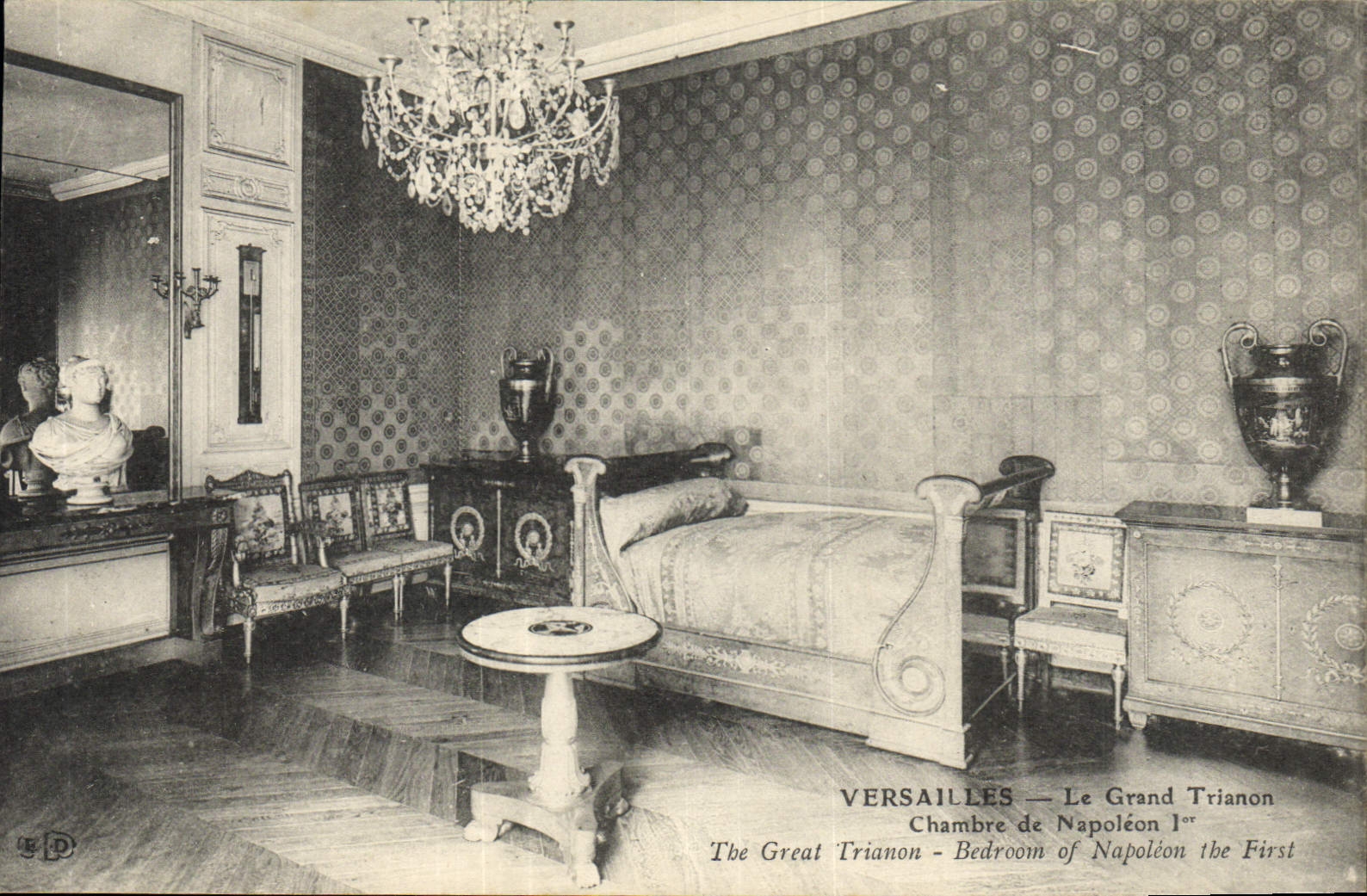 CPA Versailles Le Grand Trianon Chambre de Napoleon 1er