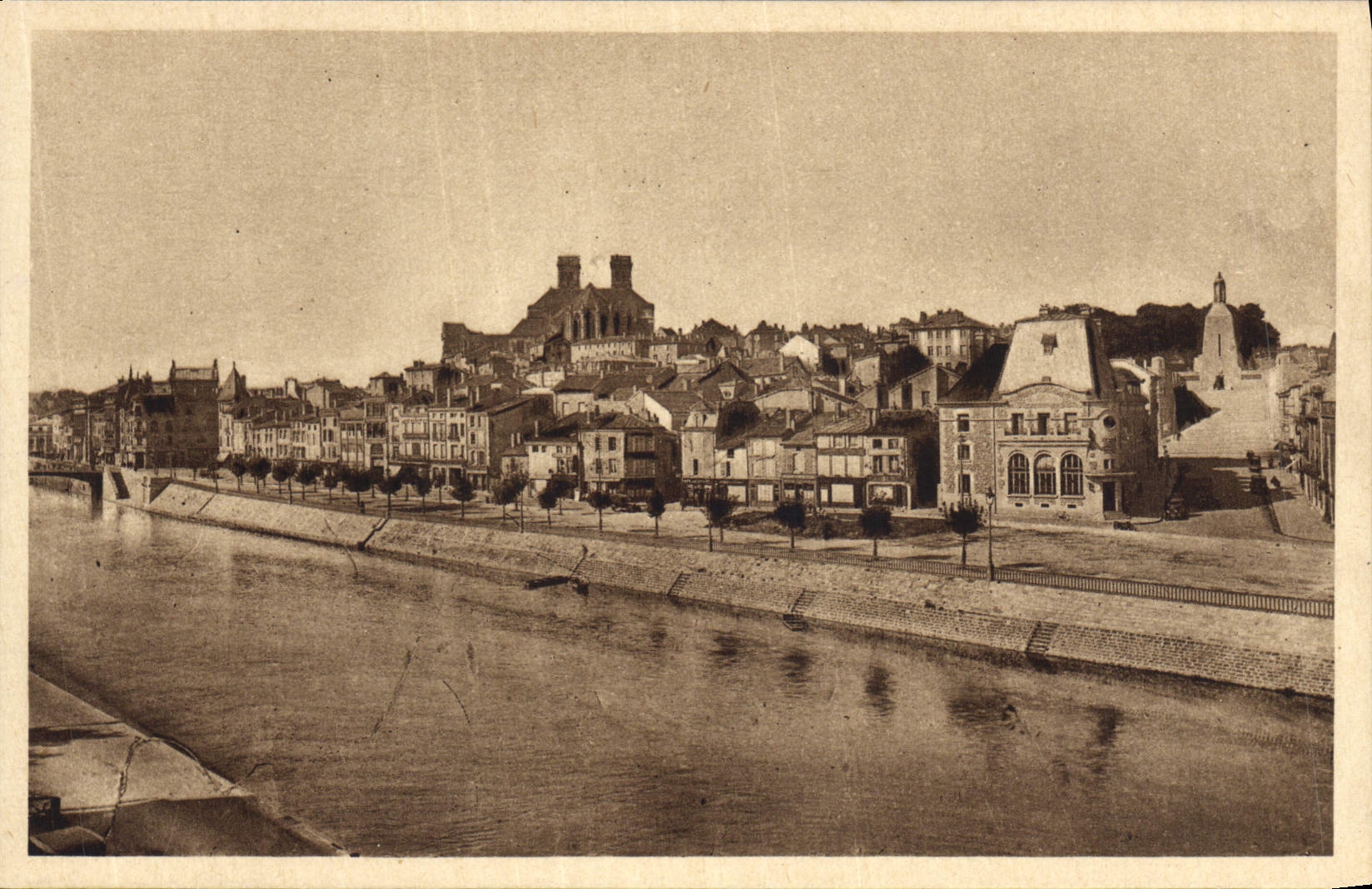 Opinión de Verdún de la POSTAL de la VENDIMIA sobre la Mosa y el muelle del londre