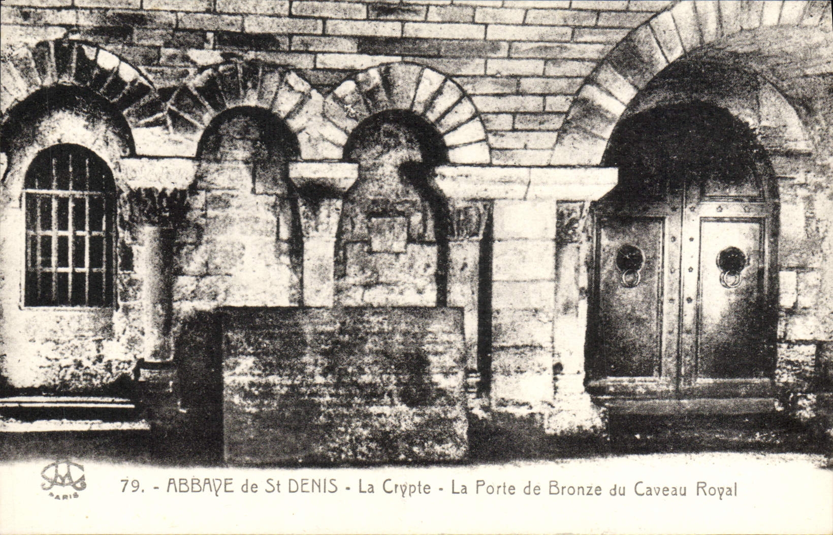 Abadía de la POSTAL de la VENDIMIA de St Denis la cripta la puerta de bronce de la cámara acorazada real