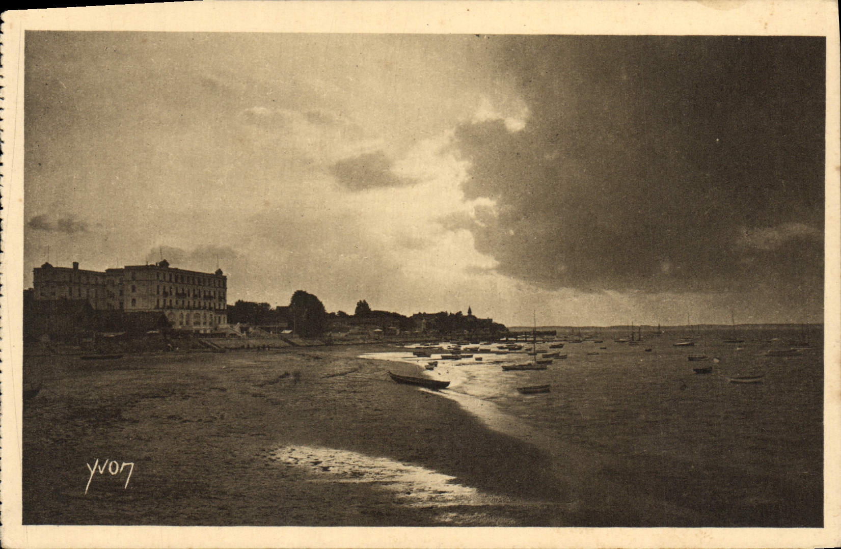 VINTAGE POSTCARD Arcachon Sunset on the beach