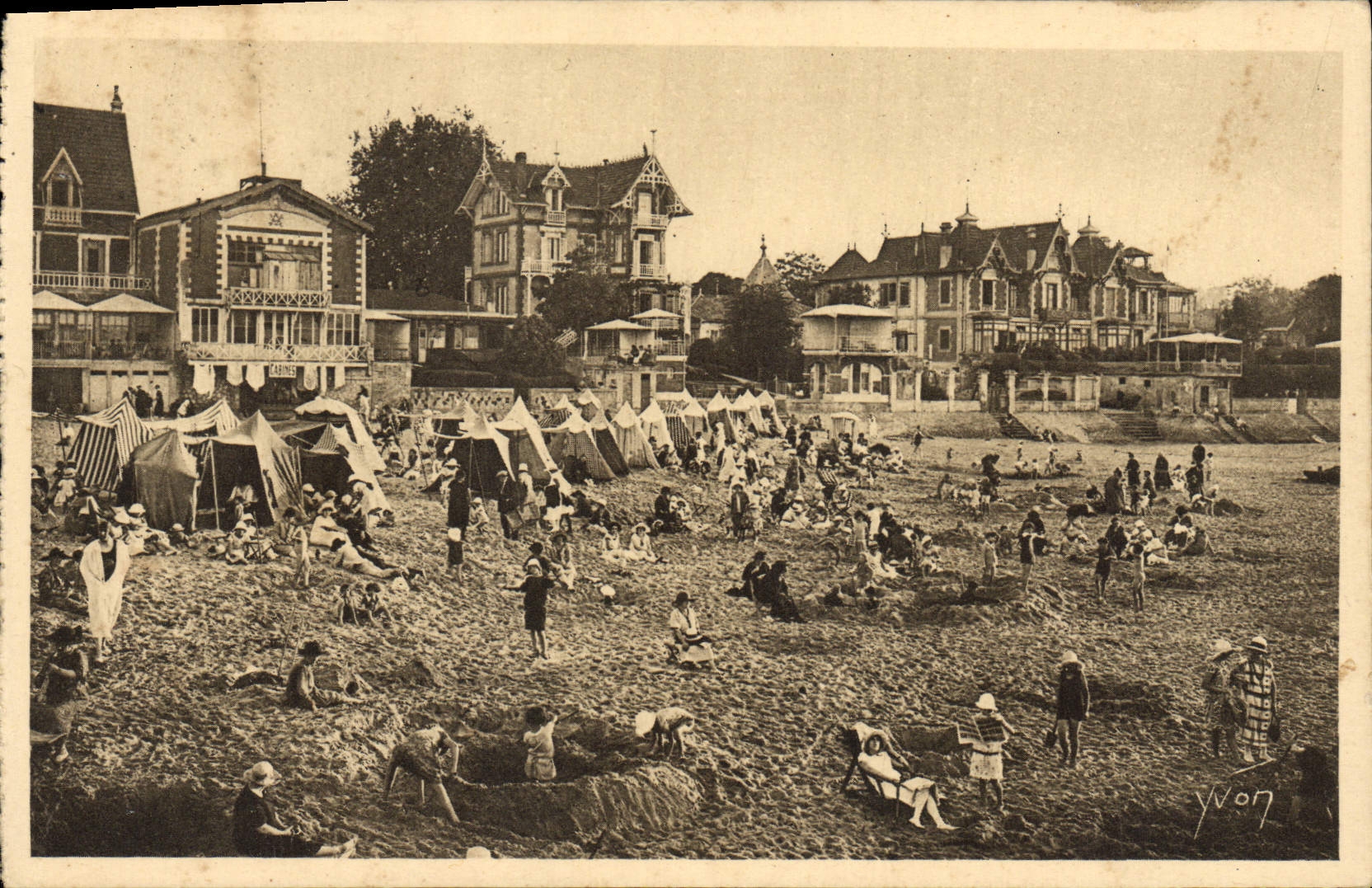 VINTAGE POSTCARD Arcachon the Beach the hour Of the Bath