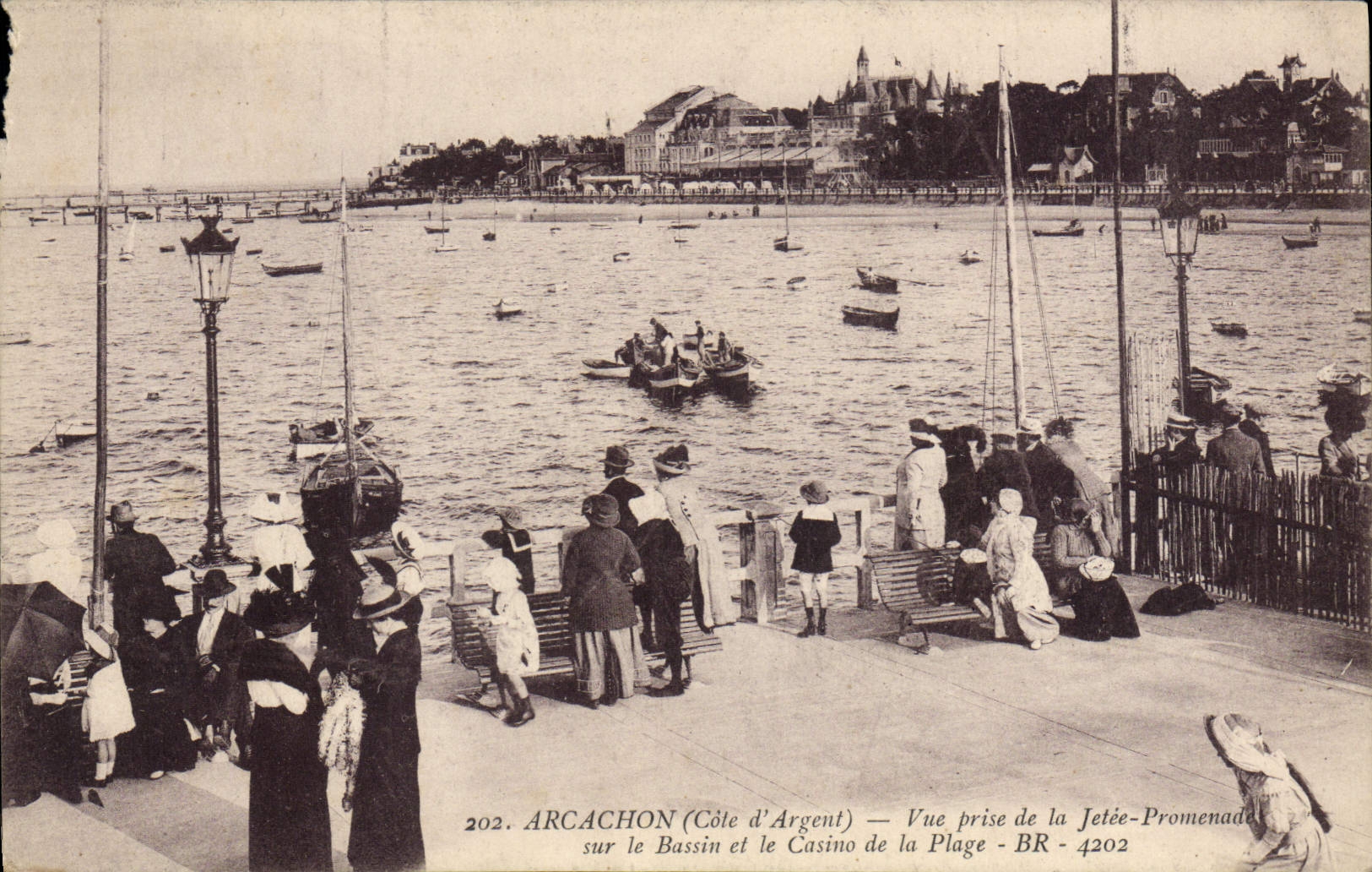 CPA Arcachon Vue Prise De La Jetee Promenade