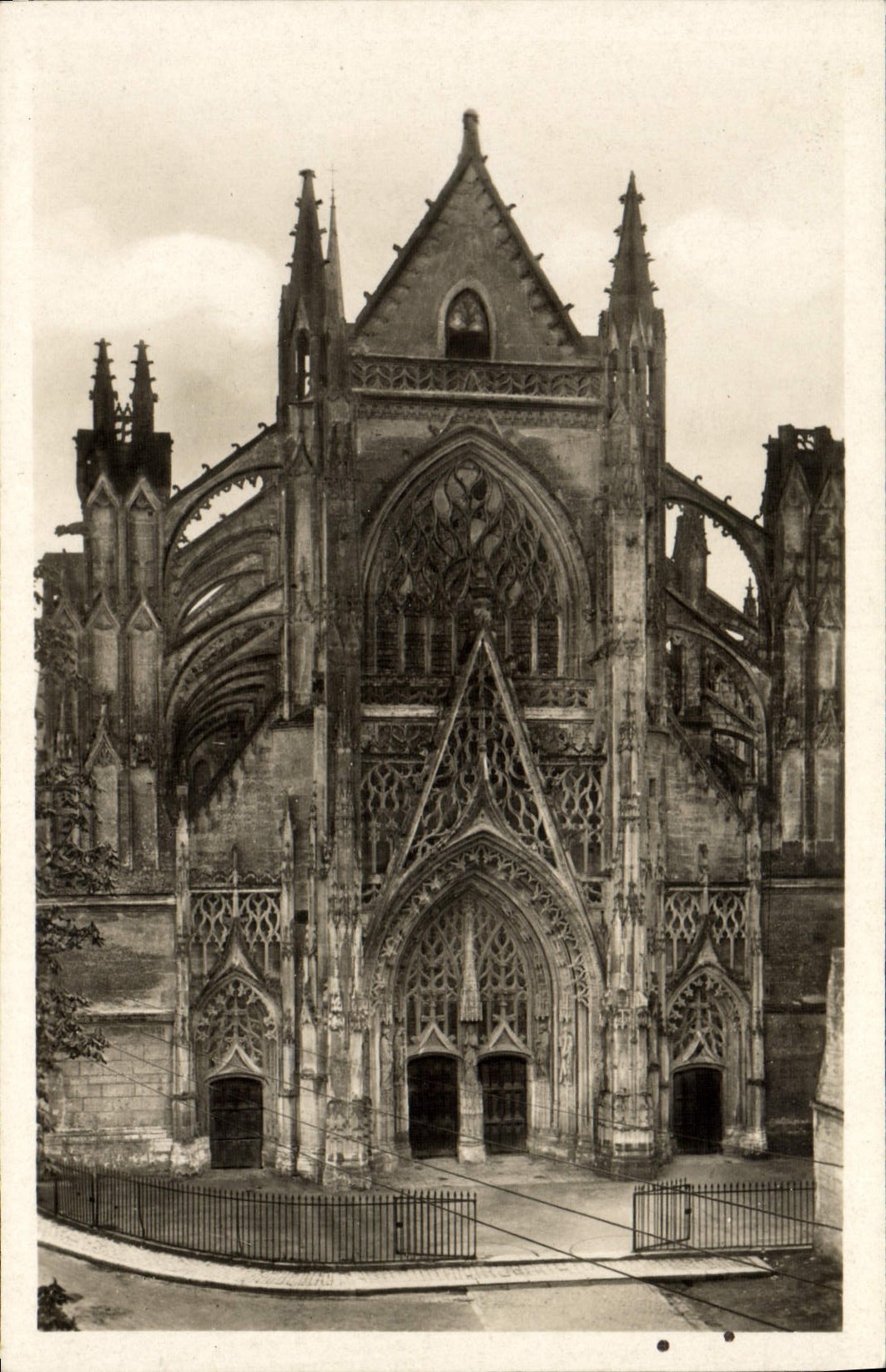 CPM Vendome La Trinite Facade Generale