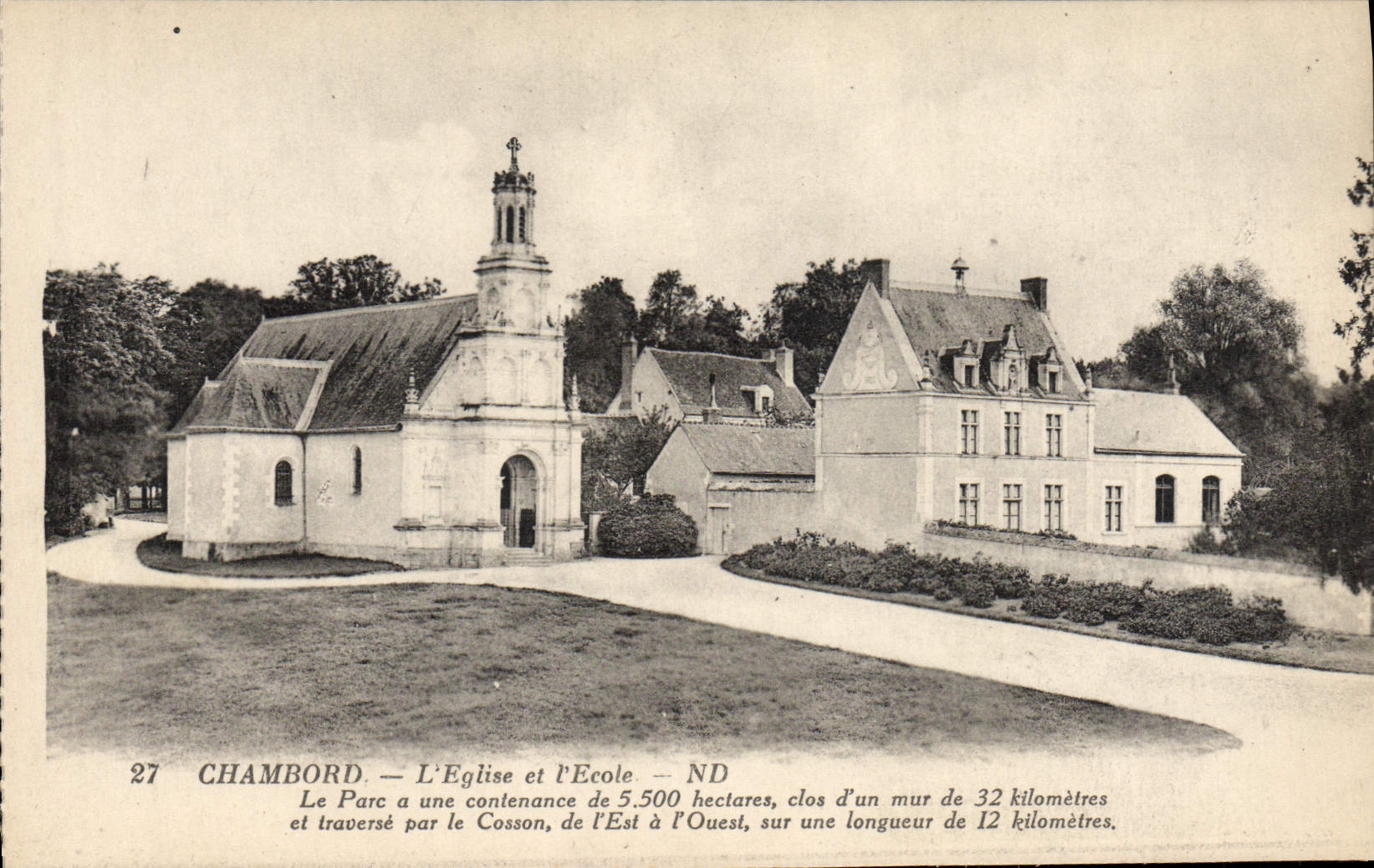 CPA Chambord L'Eglise Et l'Ecole