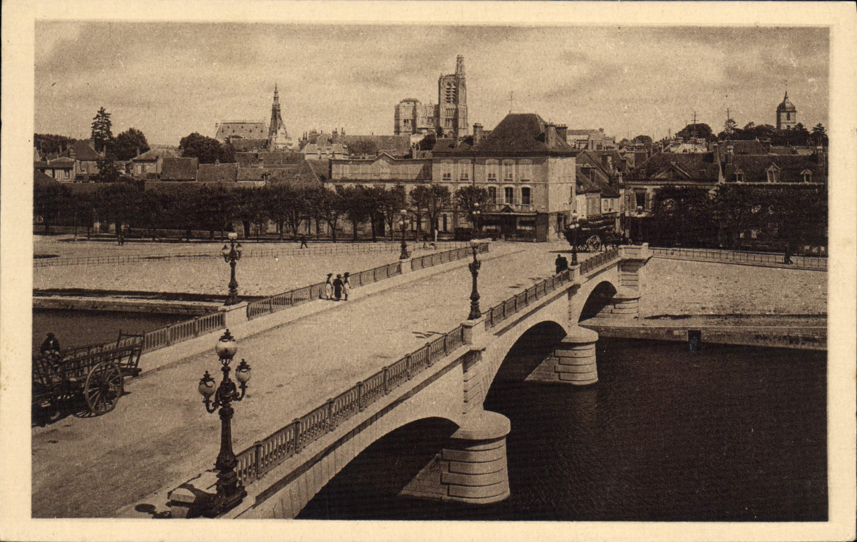 POSTAL de la VENDIMIA Sens el nuevo puente