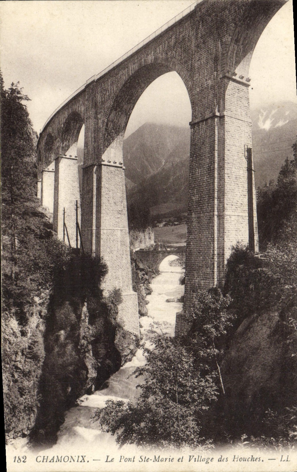 CPA Chamonix Le Pont Ste Marie Et Village Des Houches