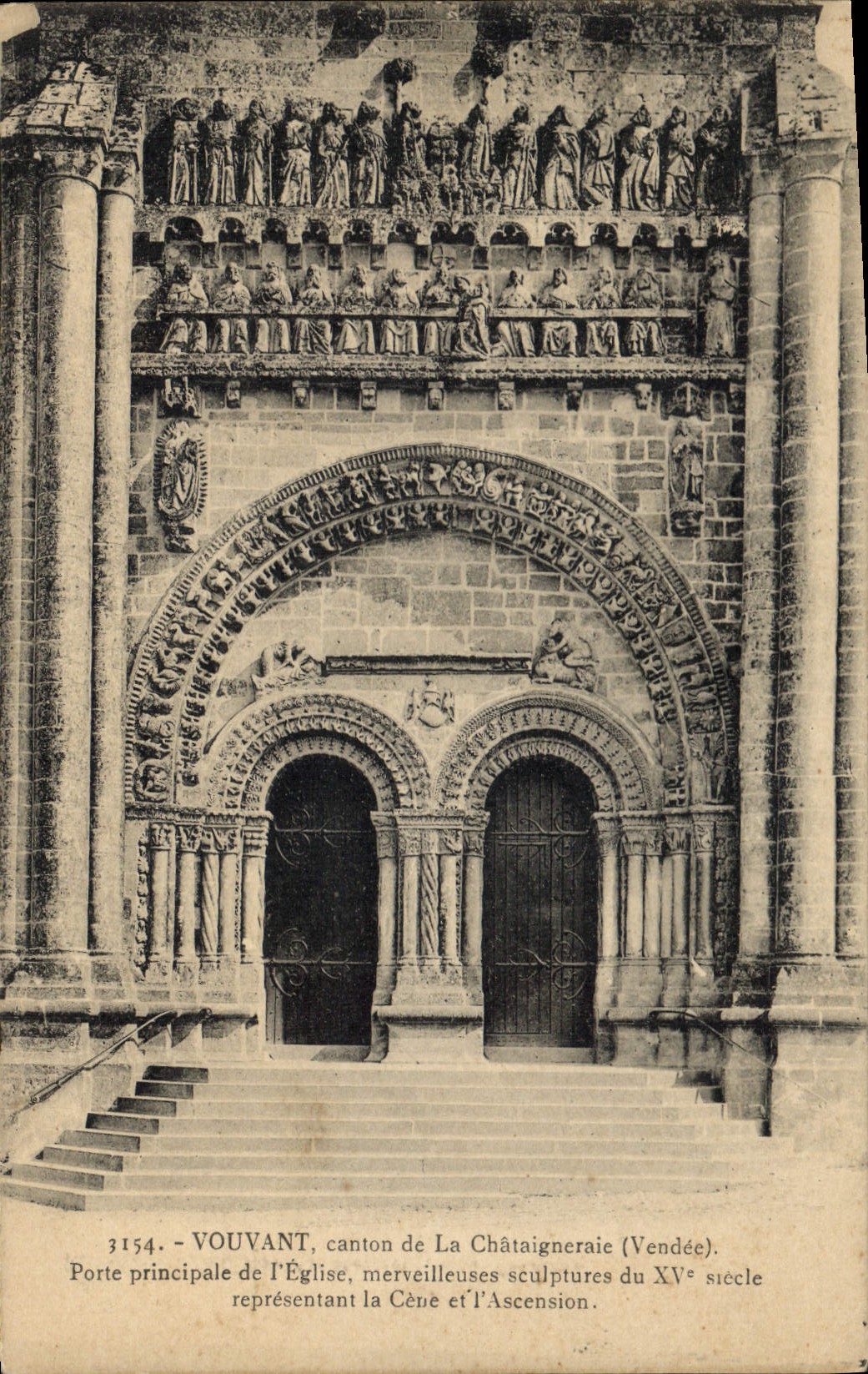 CPA Vouvant Canton De La Chataigneraie Porte principale de l'eglise