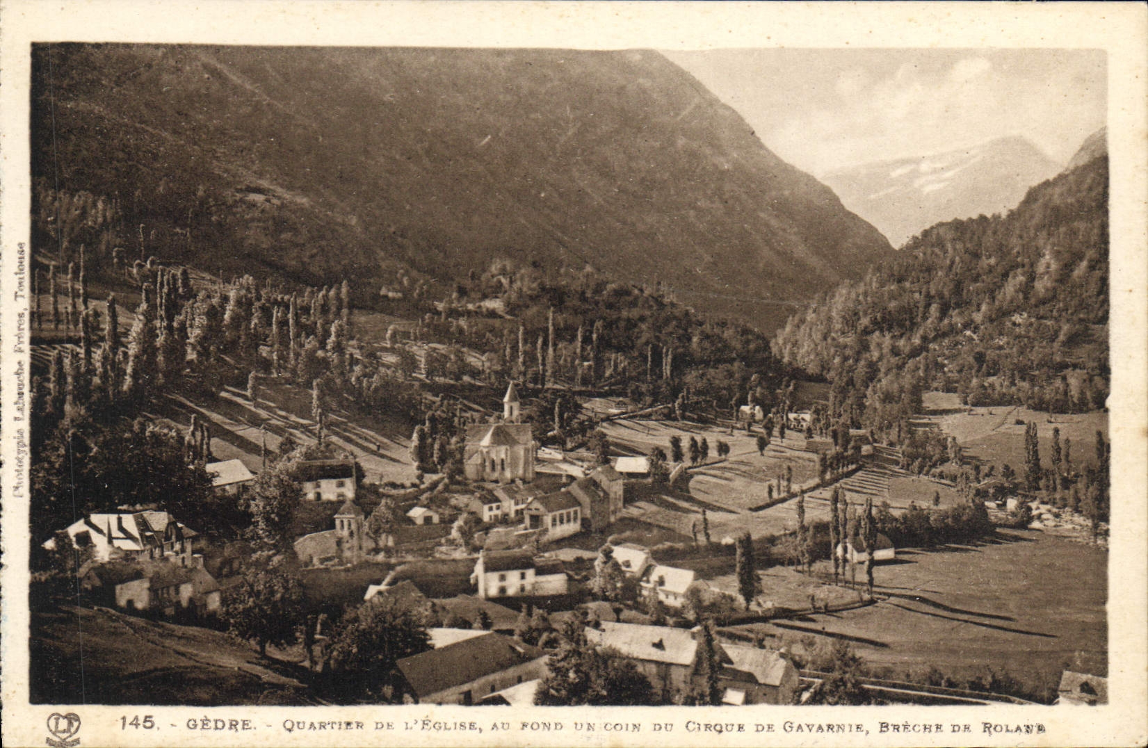 CPA Gedre Quartier De L'Eglise Au Fond Gavarnie Breche de Gavarnie