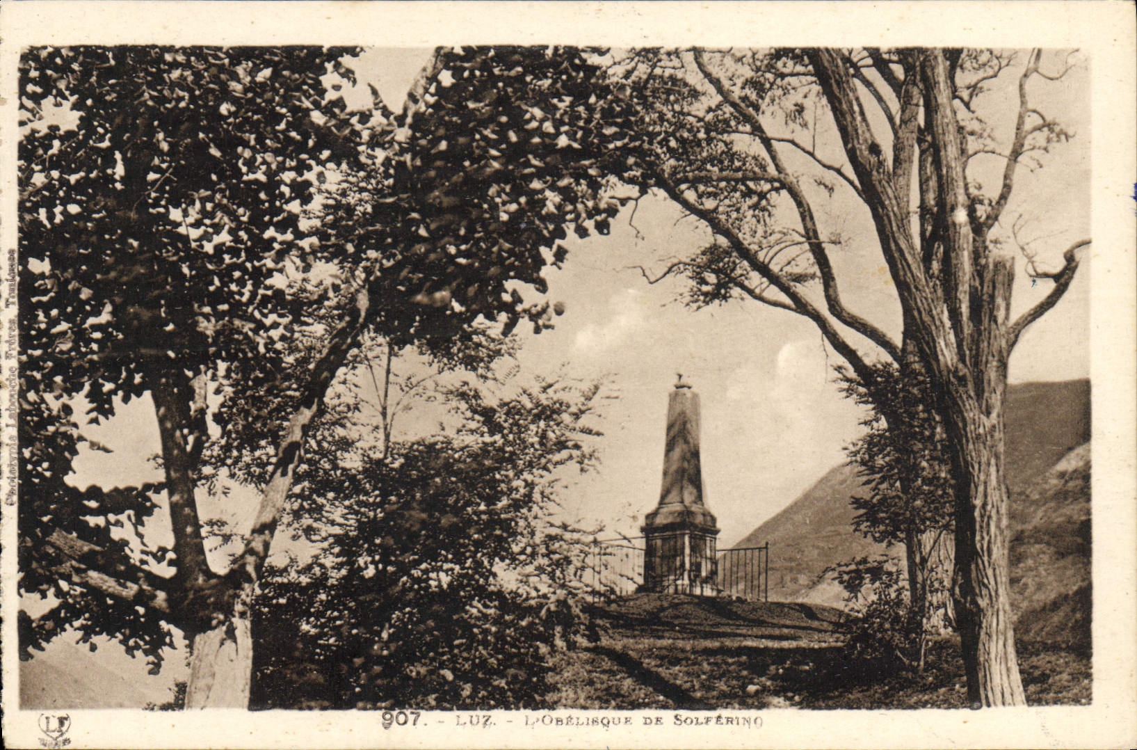 VINTAGE POSTCARD Luz the obelisk De Solferino
