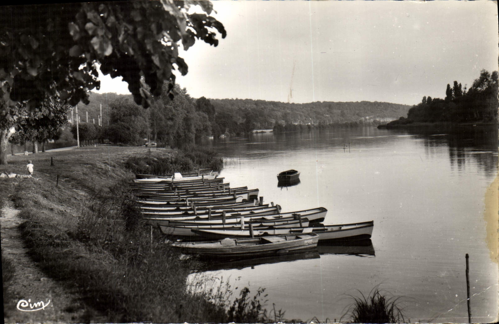 CPM Fontaine Le Port Les Bords De La Seine