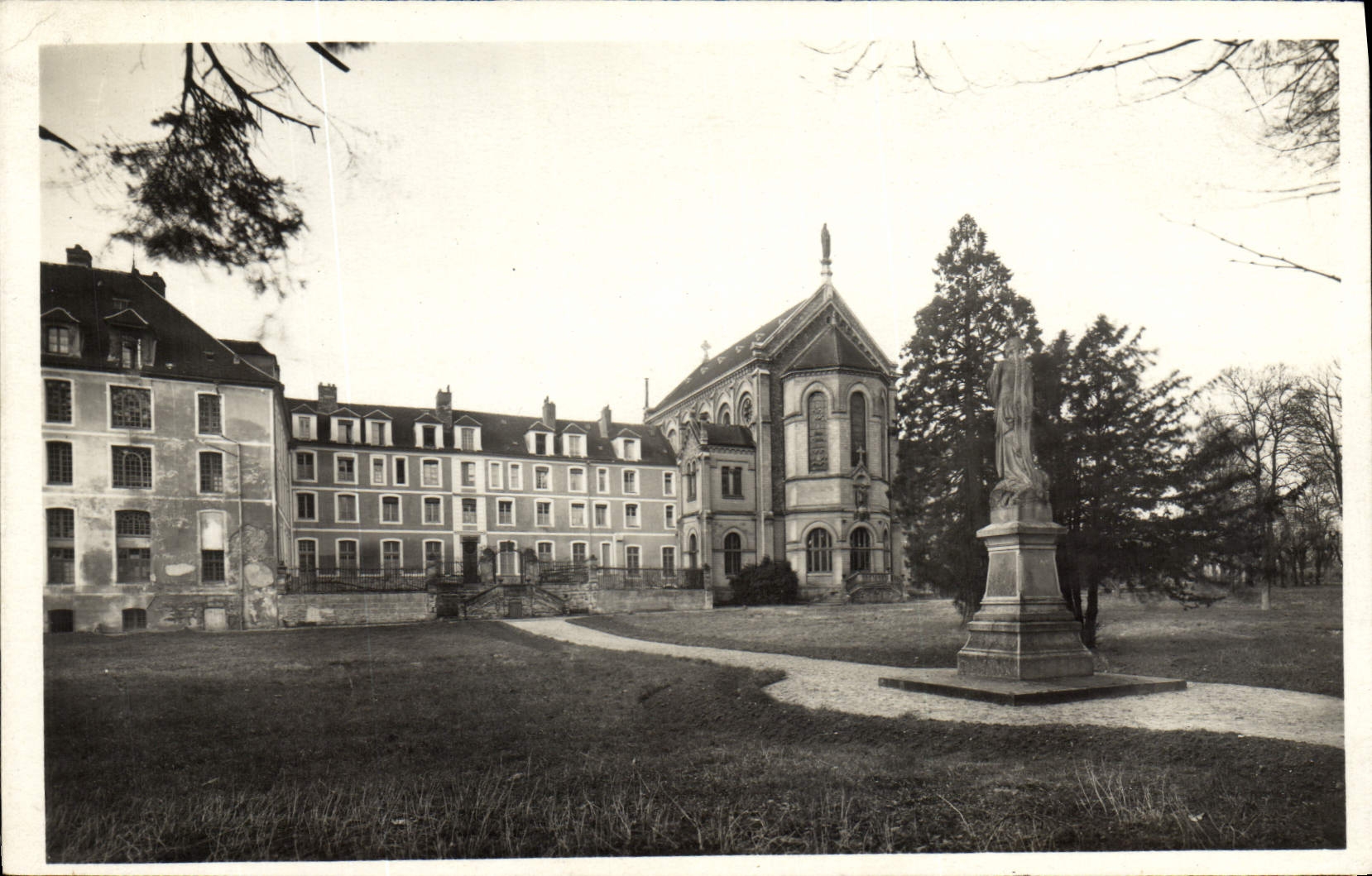 MODERN CARD College of Suilly Main courtyard Seen Of the Park