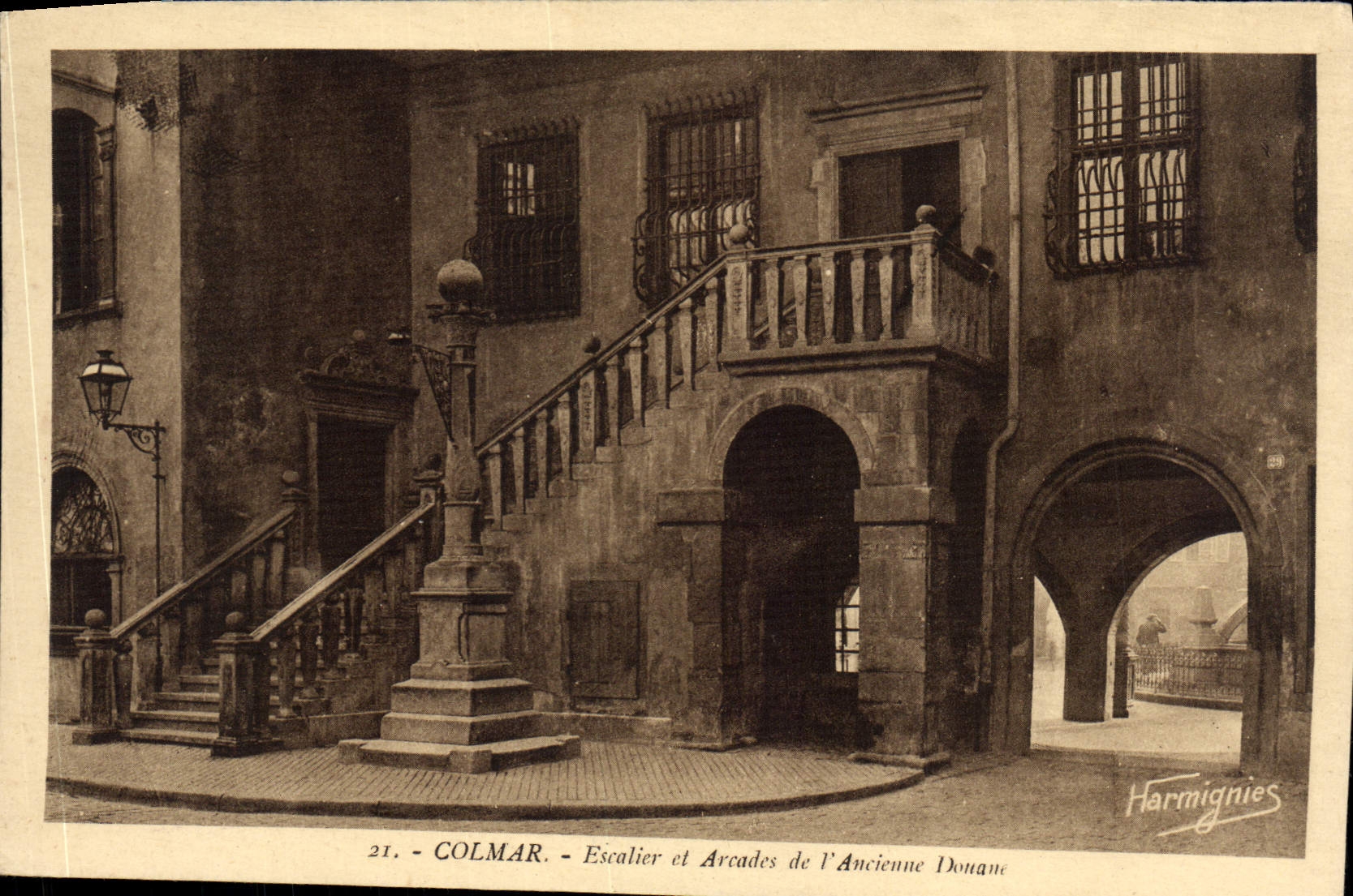 CPA Colmar Escalier Et Arcades De l'Ancienne Douane