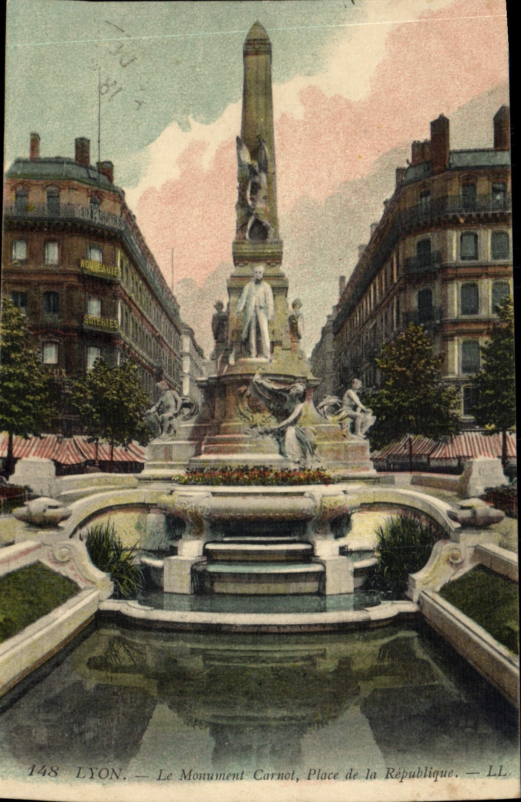CPA Lyon Le Monument Carnot Place De La Republique