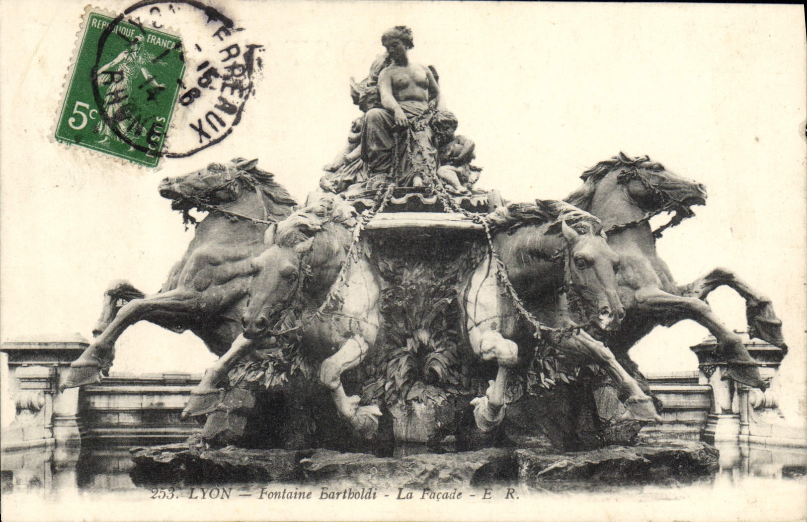 VINTAGE POSTCARD Lyon Bartholdi Fountain the Frontage