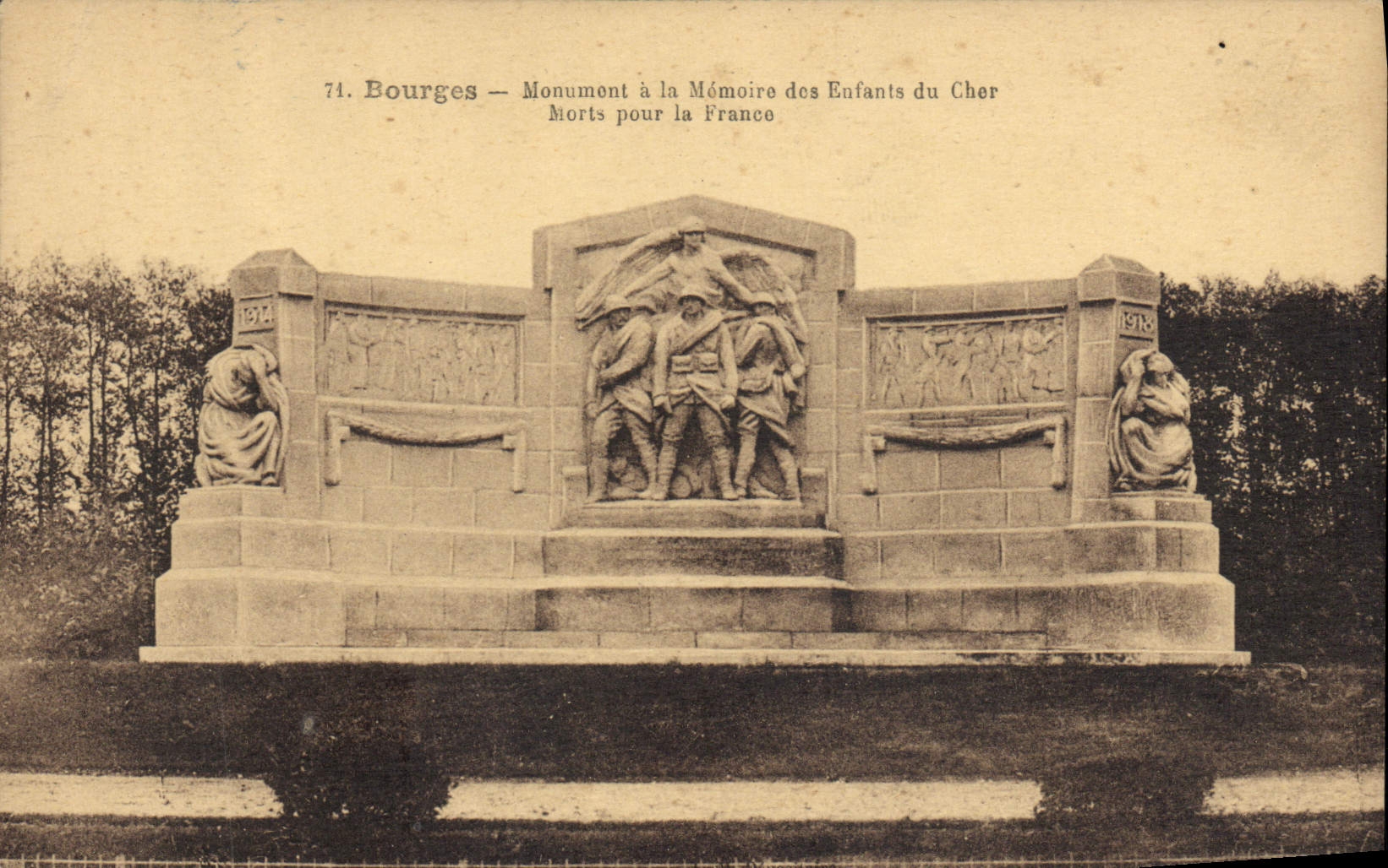 Monumento de Bourges de la POSTAL de la VENDIMIA con la memoria de los niños de Morts querido para Militaria Francia
