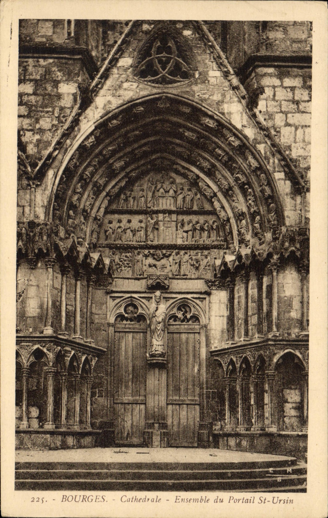 Catedral de Bourges de la POSTAL de la VENDIMIA junto del St Ursin de la puerta