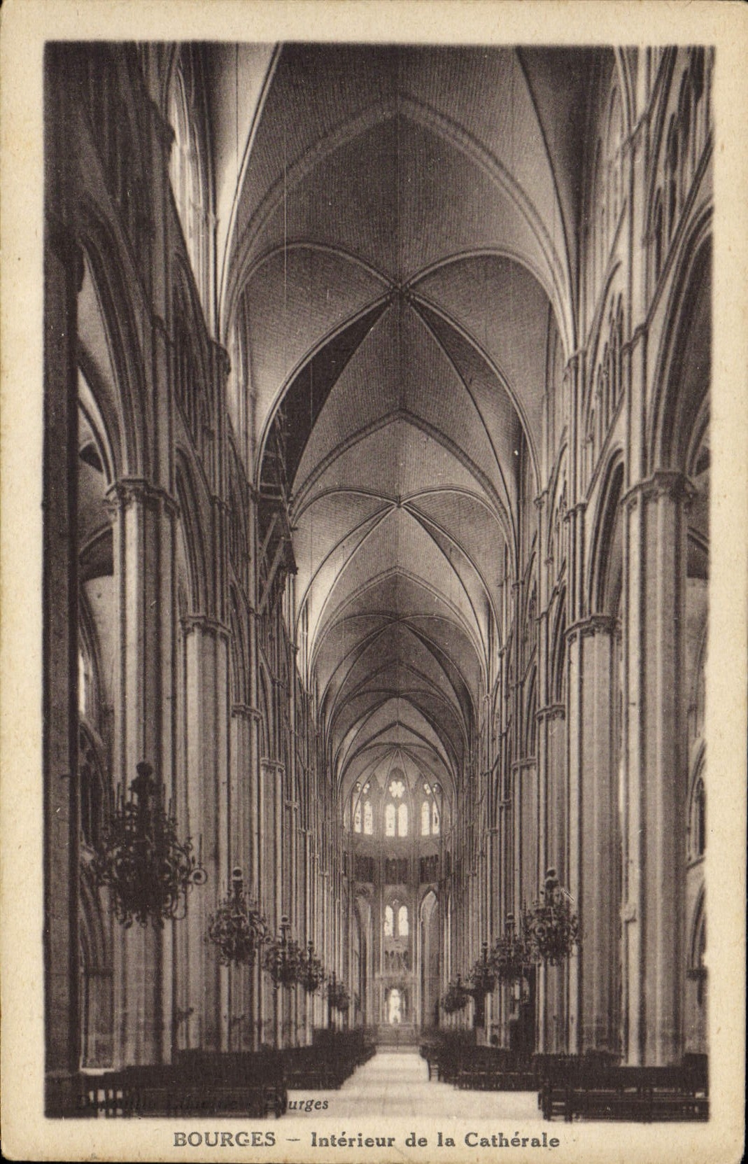 POSTAL Bourges interior de la VENDIMIA de la catedral