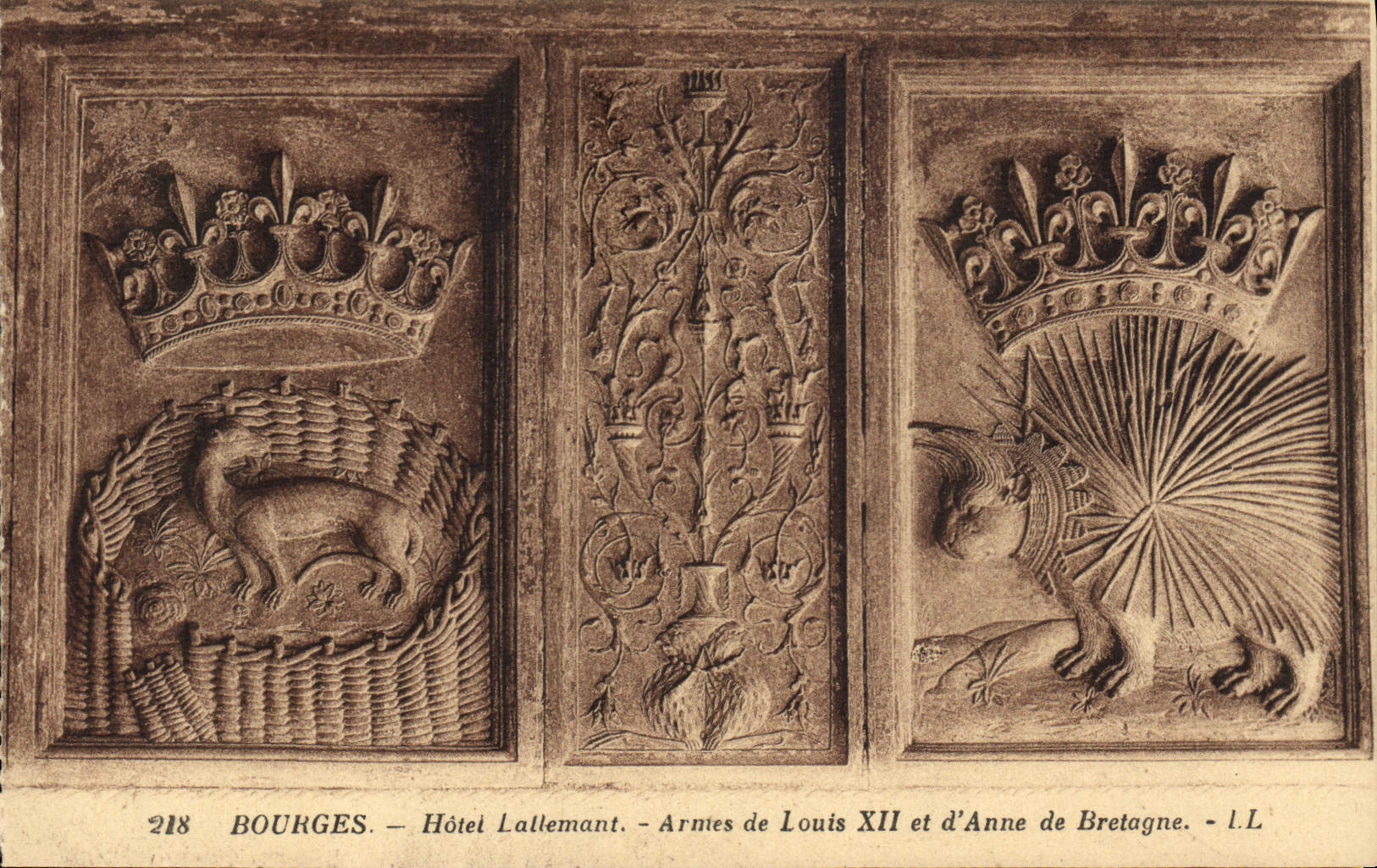 Armas de Lallemant del hotel de Bourges de la POSTAL de la VENDIMIA de Louis XII y Anne de Bretaña