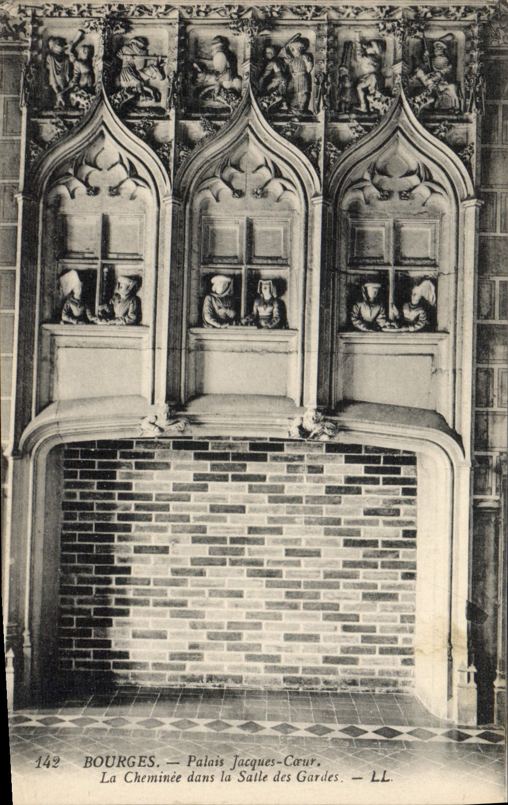 Corazón de Jacques del paladar de Bourges de la POSTAL de la VENDIMIA la chimenea en el cuarto de los protectores