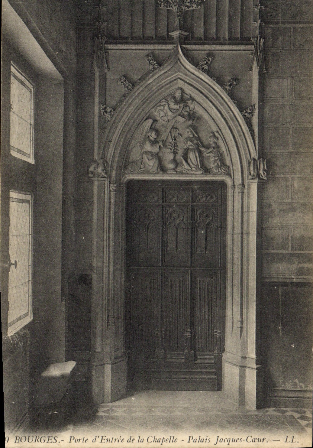 Puerta principal de Bourges de la POSTAL de la VENDIMIA del corazón de Jacques del paladar de la cámara acorazada