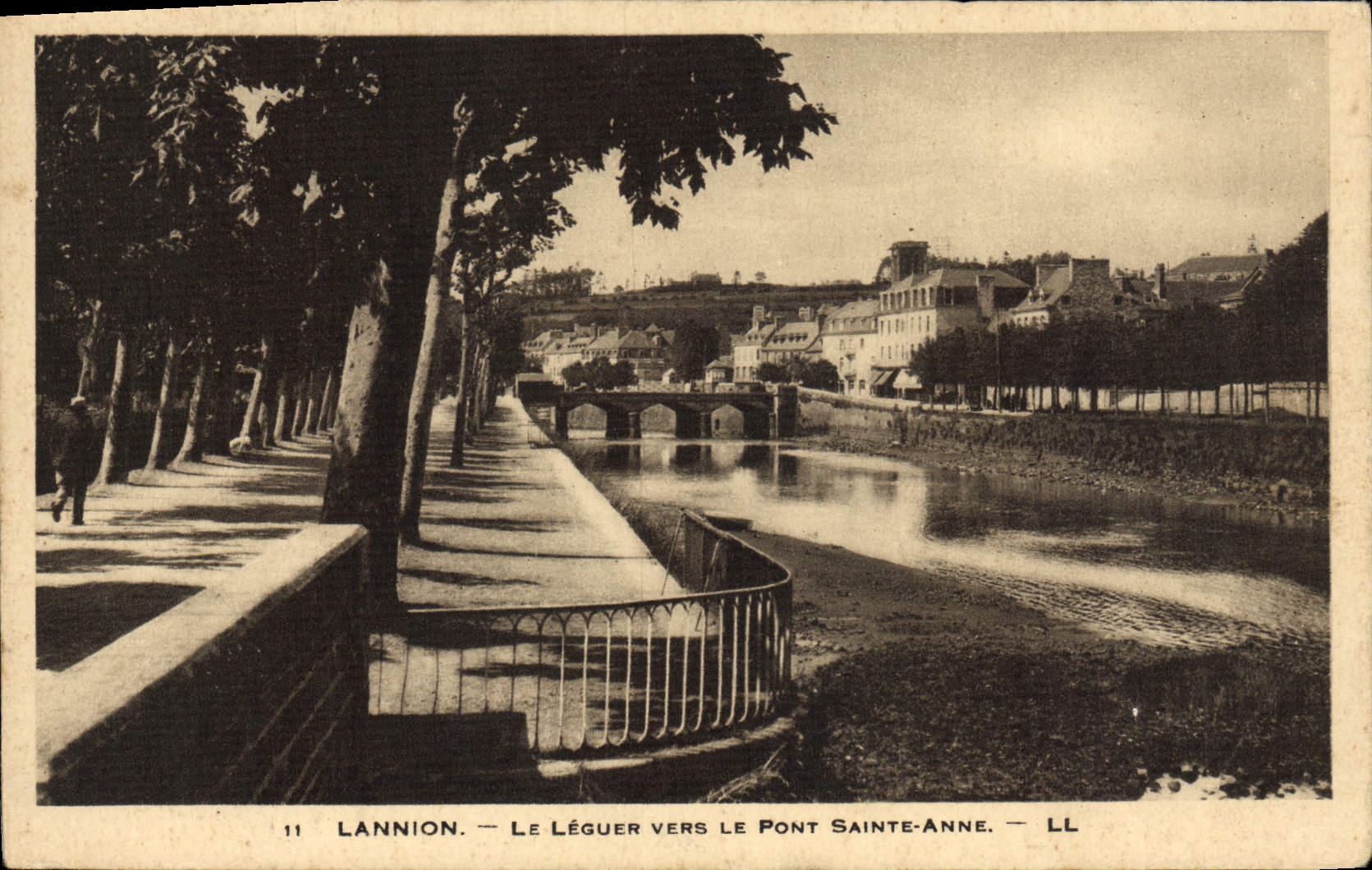 VINTAGE POSTCARD Lannion To bequeath It Towards the Holy Bridge Anne