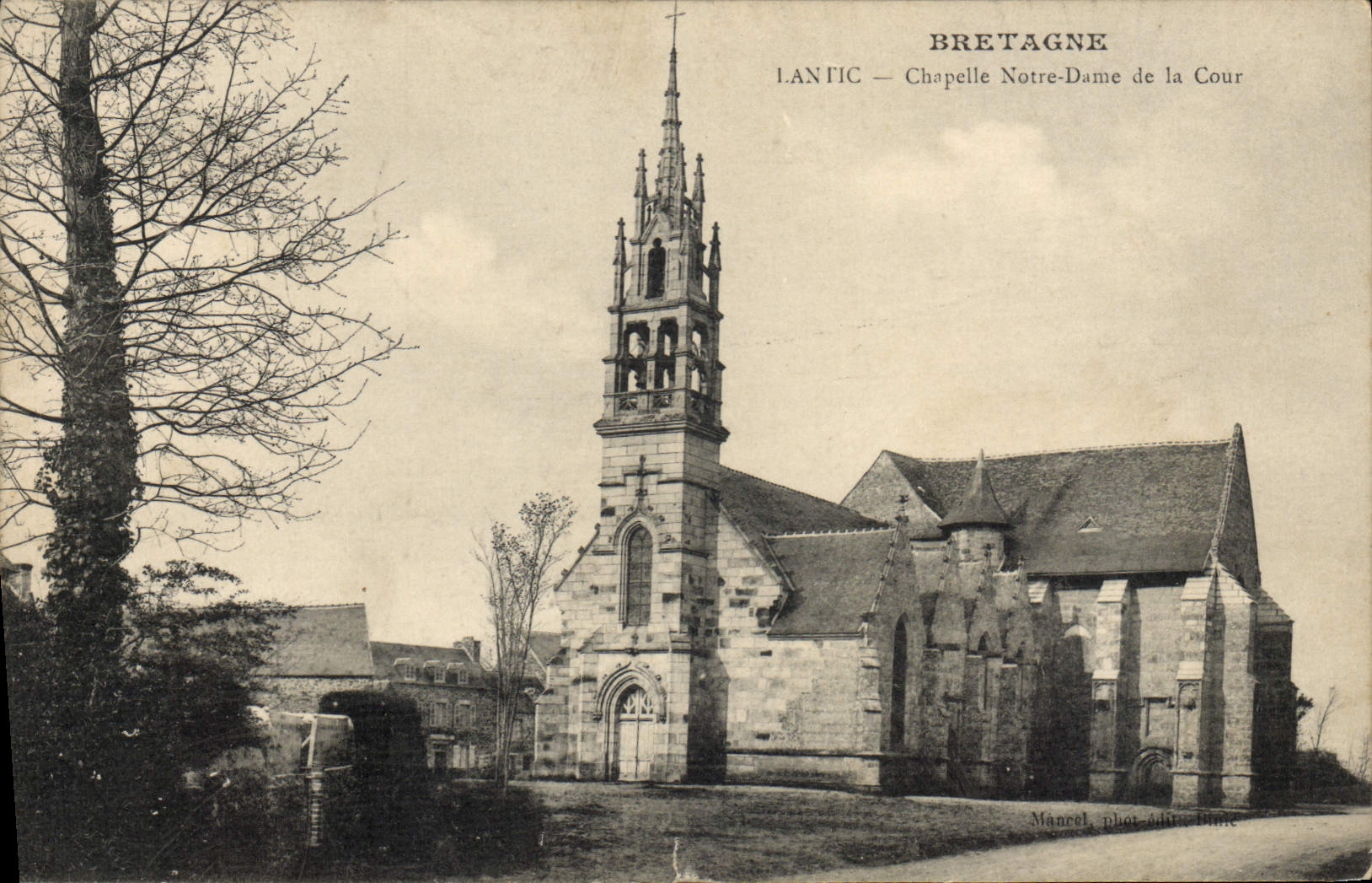 VINTAGE POSTCARD Lantic Notre Dame Vault of the Court