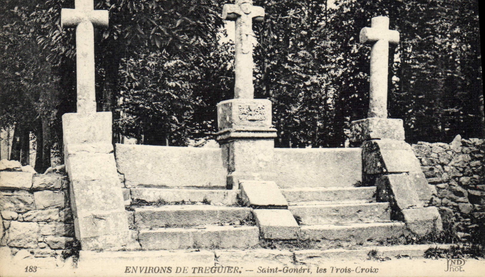 CPA Environs de Treguier Saint Goneri les Trots Croix