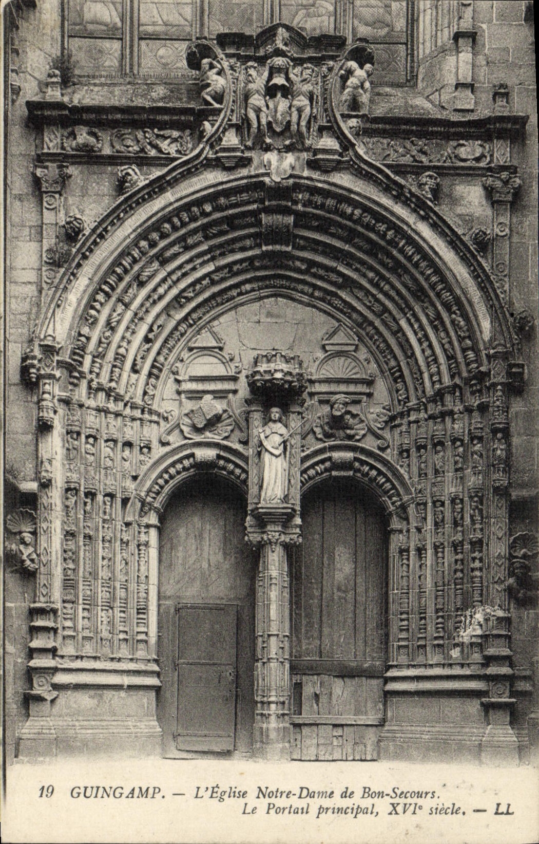 CPA Guingamp L'Eglise Notre Dame de Bon Secours Le portail principal