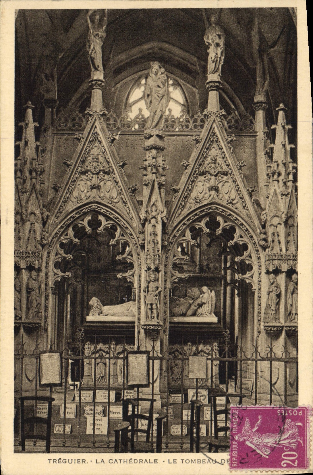 CPA Treguier La Cathedrale Le Tombeau