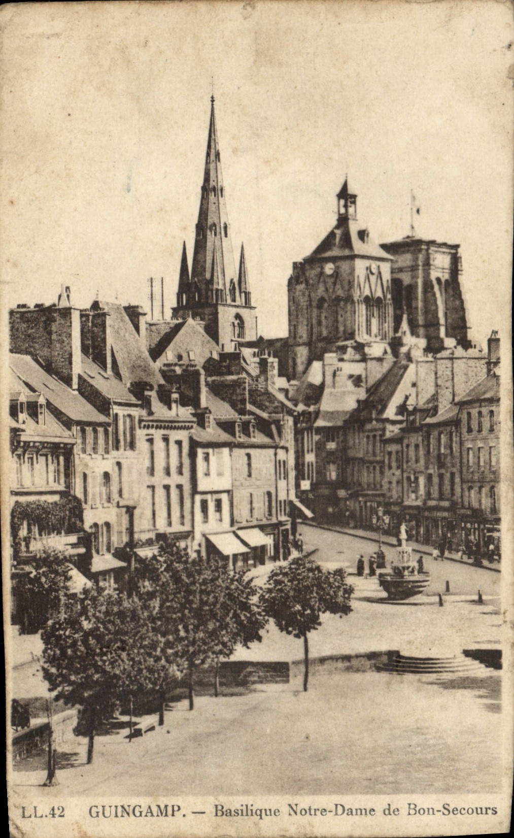 CPA Guingamp Basilique Notre Dame de Bon Secours