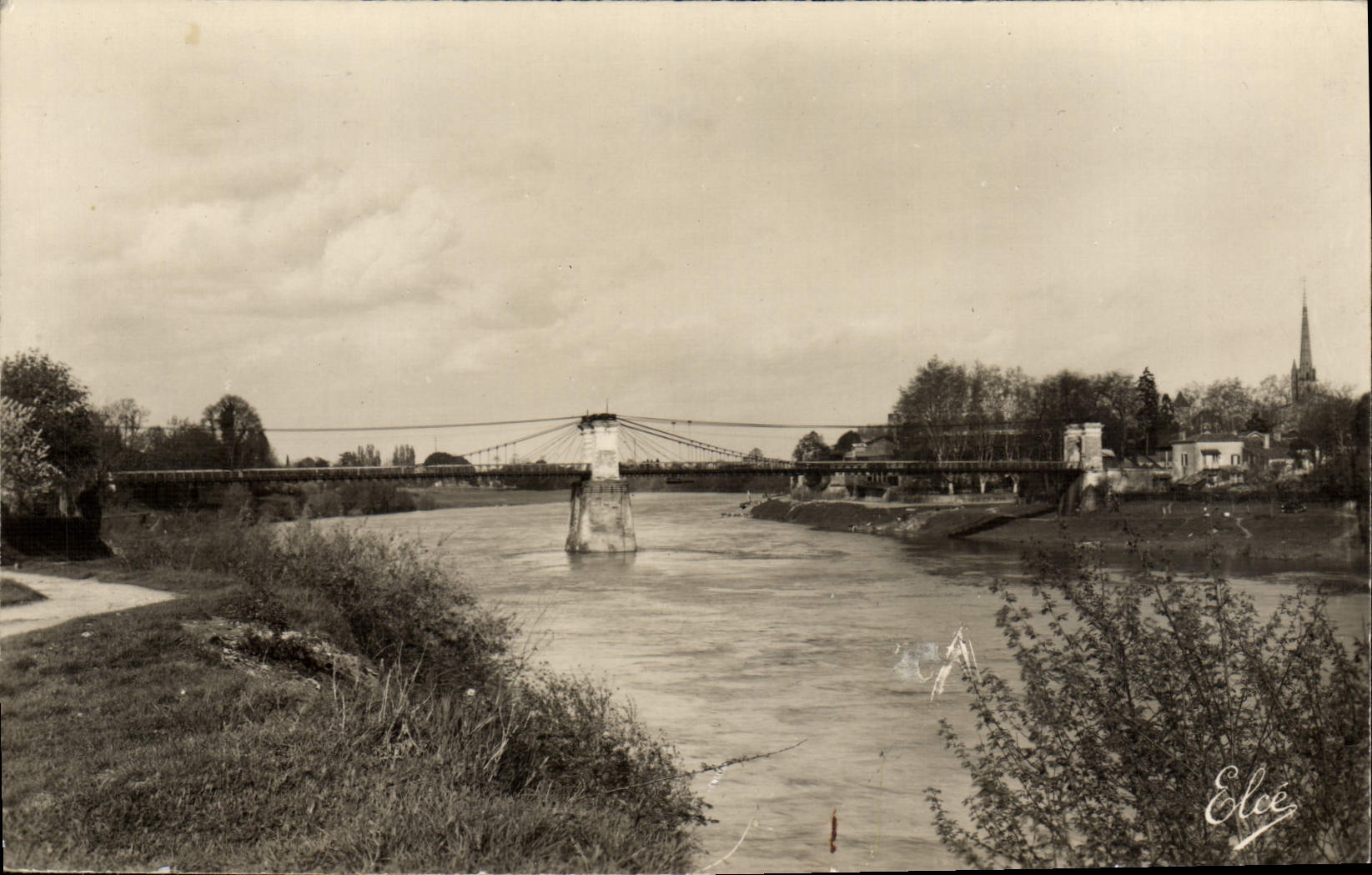 MODERN CARD co. Foy Large Pom Suspended on the Dordogne