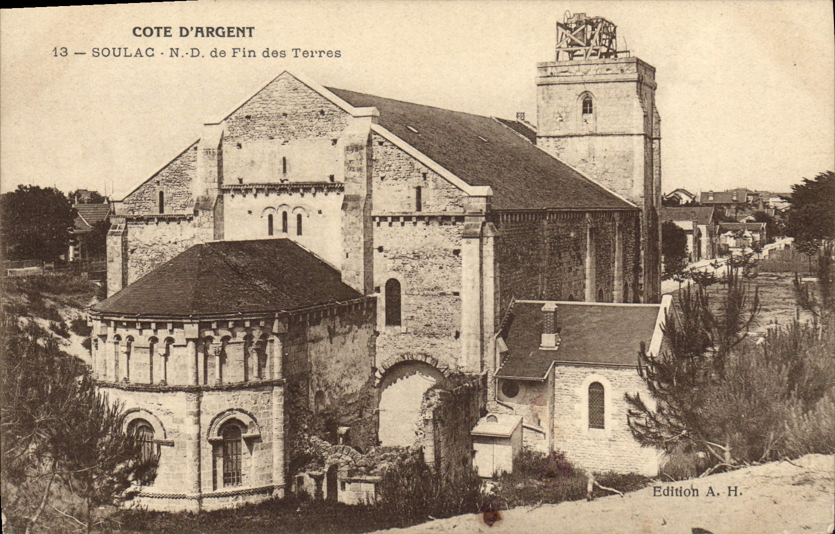 VINTAGE POSTCARD Soulac ND of End of the Grounds