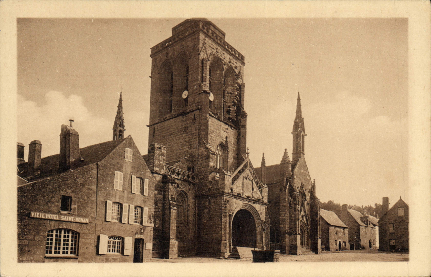 VINTAGE POSTCARD Locronan the Church