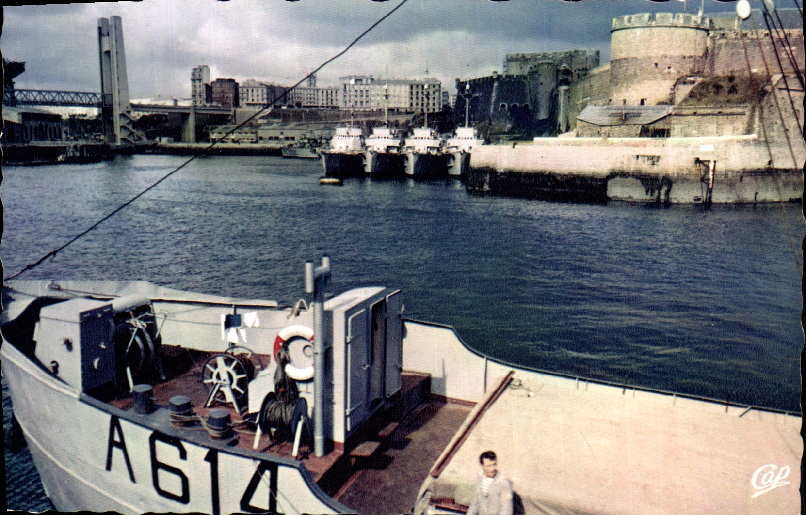 MODERN CARD Brest the Bridge of Recouvrance Patrouilleurs has Quai Boats